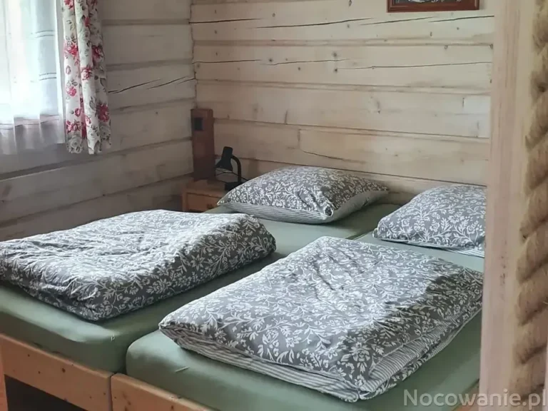 Sypialnia dwuosobowa — domek parterowy LYNX, domki W Dolinie Sanu w Zatwarnicy (Bieszczady)