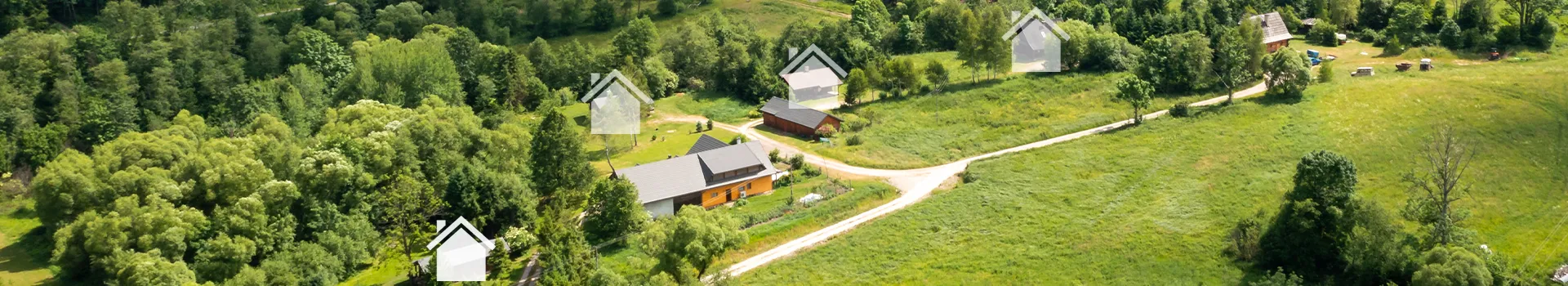Widok doliny z lotu ptaka z zaznaczonym domkiem STRIX